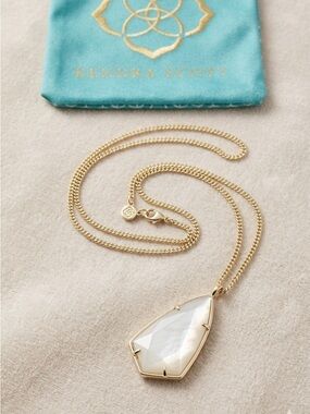Kendra Scott Carole.White Mother of Pearl Pendant Necklace Gold Tone 0633.